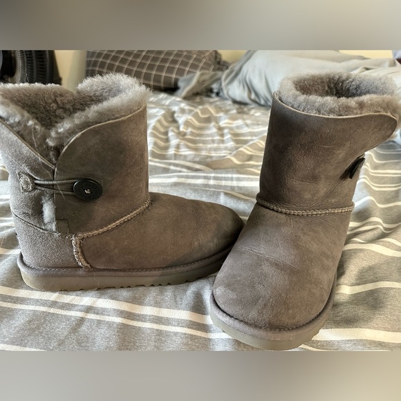 Ugg Bailey Button - Picture 1 of 2